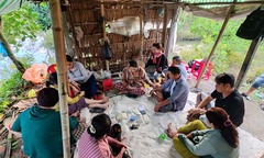 Kiểm tra căn chòi giữa vườn chanh, phát hiện 11 người  "làm điều mờ ám "