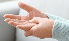 Những dấu hiệu ở bàn tay cảnh báo thận đang gặp vấn đề