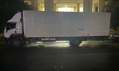 Phát hiện  "bí mật " bên trong xe tải đỗ bên đường ở Quảng Trị