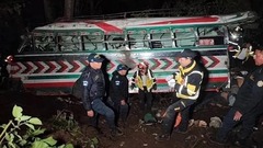 Hiện trường vụ xe buýt lao xuống khe núi, ít nhất 15 người tử vong thương tâm ở Guatemala