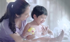 Đâu là thời điểm cha mẹ nên ngừng việc tắm cho con?