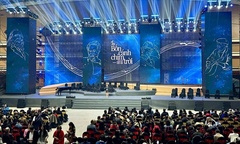 Từ vụ hủy show  "Về đây bốn cánh chim trời " : Khán giả có quyền yêu cầu hoàn tiền, bồi thường khi chương trình bị hủy phút chót