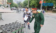 Cận cảnh lắp đặt trận địa pháo hoa chào đón Tết Dương lịch 2026 tại Hà Nội