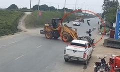 Vụ máy xúc tông trọng thương cô gái đi xe máy ở Phú Thọ: Bắt tạm giam 2 đối tượng