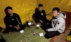 Bắt nhóm thanh niên  "làm điều mờ ám " trong quán cà phê chòi ở Lâm Đồng
