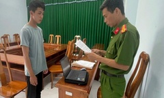 Bắt tạm giam nam thanh niên bán vé số dạo  "giở trò đồi bại " với bé gái 14 tuổi