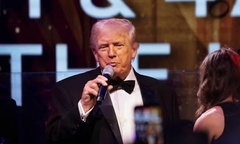 Tổng thống Donald Trump  thừa nhận dùng nhiều aspirin, hối tiếc vì làm một việc