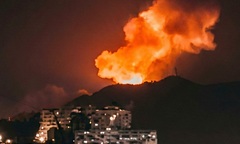 Nổ lớn rung chuyển thủ đô Caracas, Tổng thống Venezuela ban bố tình trạng khẩn cấp