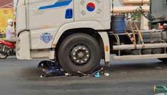 Tin tức tai nạn giao thông mới nhất ngày 7/1: Thanh niên chạy xe máy lao lên vỉa hè, 1 người tử vong