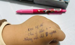  "Phao " thi trên tay bé trai khiến dân mạng  "dậy sóng ", sự thật làm  "tan chảy " bao trái tim phụ huynh