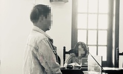 Bi kịch Tình-Tiền: Vợ thấy ảnh  "nóng " người tình của chồng khi dọn chuồng gà