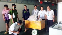 TP.HCM: Phát hiện 2 tấn thịt heo đông lạnh đã biến đổi màu sắc không rõ nguồn gốc