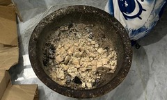 Vụ mẹ tá hỏa phát hiện con tử vong trong phòng: Hiện trường có gì?