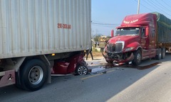 Tin tức tai nạn giao thông mới nhất ngày 13/1: Tai nạn liên hoàn khiến xe con biến dạng, 3 người bị thương