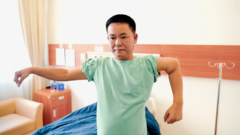 Gần 3 thập kỷ sống chung với khuỷu tay biến dạng, người đàn ông hồi phục vận động ngoạn mục nhờ công nghệ in 3D