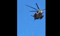 Clip: Đứt dây cáp khi cứu hộ, trực thăng UH-60 Black Hawk của Israel lao thẳng xuống đất