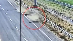 Clip: Xe máy chạy quá tốc độ đâm vào lan can, 2 người thiệt mạng