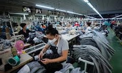 Người lao động có quyền từ chối trực, làm thêm Tết không?