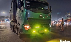 Ô tô lắp đèn LED siêu sáng gây cảnh  "mù tạm thời " cực nguy hiểm ở Hà Nội