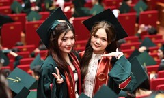 Một trường đại học ở Hà Nội lì xì 500 nghìn đồng cho sinh viên ở lại ký túc xá dịp Tết Bính Ngọ