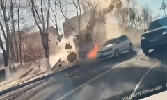 Clip: Ô tô lao vào cột điện với tốc độ cao, nữ tài xế 60 tuổi tử vong thương tâm