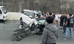 Hiện trường vụ ô tô tông thẳng đuôi xe hút bụi trên cao tốc Hải Phòng-Móng Cái