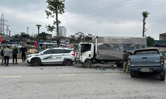 Tin tức tai nạn giao thông mới nhất ngày 10/2: Xe đầu kéo va chạm xe máy, 2 người thương vong