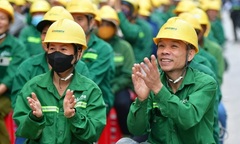 Thủ tướng yêu cầu chi trả đủ lương, thưởng Tết cho người lao động