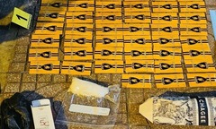 Phát hiện ma túy đá giấu trong hộp kem chống nắng, bắt giữ 2 đối tượng