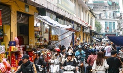 Phố cổ Hà Nội nườm nượp người đi sắm Tết Nguyên đán Bính Ngọ