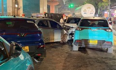 Vụ nữ tài xế lái ô tô đi ngược chiều, đâm 4 xe ở Hà Nội: Nhân chứng tiết lộ gì?