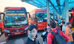 Nhiều bến xe lớn tại TP.HCM đông nghẹt người về quê ăn Tết trong ngày làm việc cuối của năm