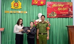 Tin tức thời sự 24h: Nữ nhân viên quán ăn trả lại túi xách chứa 30 triệu đồng