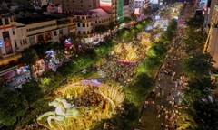 Người dân cả nước chờ ngắm pháo hoa giao thừa, hân hoan chào đón năm mới Bính Ngọ 2026