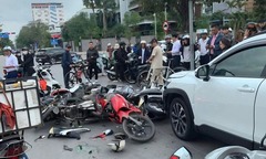 Hiện trường vụ nam tài xế 62 tuổi nghi đạp nhầm chân ga, tông 12 xe máy chờ đèn đỏ ở Hải Phòng