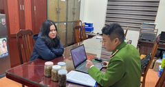 Dán nhãn giả thực phẩm khô bán dịp Tết, 2 phụ nữ bị khởi tố