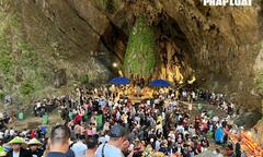 Khai hội Chùa Hương: Biển người phủ kín bến Thiên Trù và động Hương Tích