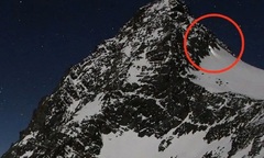 Bỏ mặc bạn gái chết cóng trên núi tuyết lúc 2h sáng, nhà leo núi lĩnh án tù