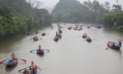 Xử lý 2 lái đò bị tố  "vòi tiền " du khách ở lễ hội chùa Hương 