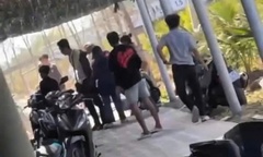 Hai nhóm người ẩu đả ném gạch vào nhau, bé gái 11 tuổi bị thương nặng