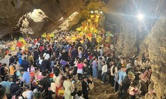 Cảnh giác trước chiêu trò bói toán, cúng thuê, dâng sao giải hạn trá hình tại điểm du Xuân đầu năm Bính Ngọ