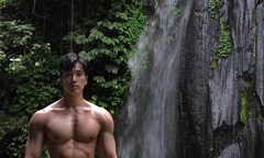 "Ông ngoại " 60 tuổi gây sốt mạng với ngoại hình tựa nam thần tuổi đôi mươi "xé truyện bước ra "
