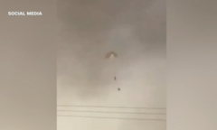 Clip:  Cận cảnh tiêm kích rơi ở Kuwait, phi công phải nhảy dù thoát hiểm