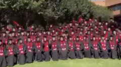 Clip: Khán đài sập trong lễ tốt nghiệp ở Mexico, 23 sinh viên bị thương