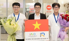 Một lớp học ở Hà Nội có 2 nam sinh cùng giành huy chương Bạc Olympic Trí tuệ nhân tạo 2026