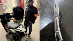 Nam sinh đại học giấu dao trong cốp xe máy bị tổ công tác 141 phát hiện