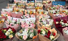 Thị trường quà tặng 8/3/2026 sôi động: Hoa, mỹ phẩm và quà cá nhân hóa “lên ngôi "