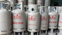 Giá gas bán lẻ tăng, mỗi bình gas 12kg đắt thêm 30.000 đồng