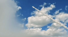 Clip: Iran dồn dập trút  "mưa " hỏa lực, phóng tên lửa mang đầu đạn 1,8 tấn đáp trả Israel và Mỹ