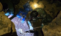 Tìm thấy hài cốt liệt sĩ trong hang đá ở Quảng Trị